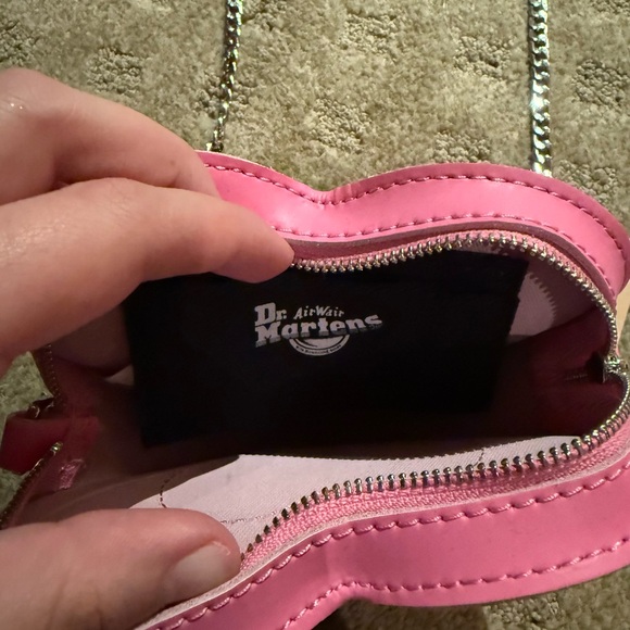 MINI HEART SHAPED LEATHER BAG (Dr Martens) - Picture 5 of 9